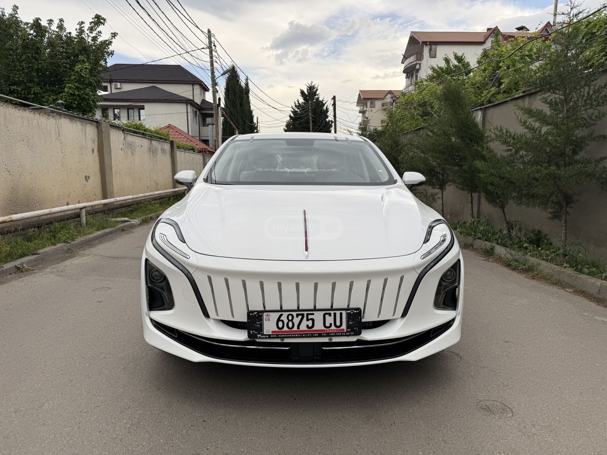 Hongqi E-QM 5 