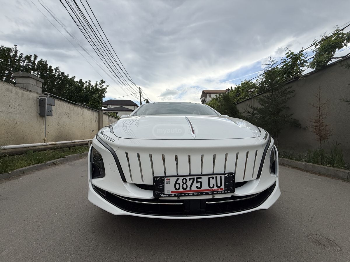Hongqi E-QM 5 