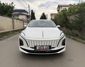 Hongqi E-QM 5 