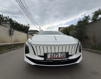 Hongqi E-QM 5 