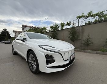 Hongqi E-QM 5 