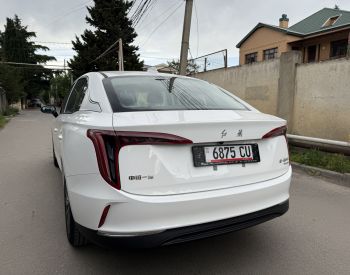 Hongqi E-QM 5 