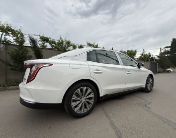 Hongqi E-QM 5 
