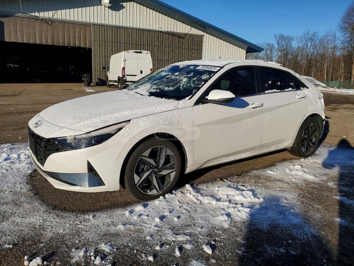 Hyundai Elantra - фото 1