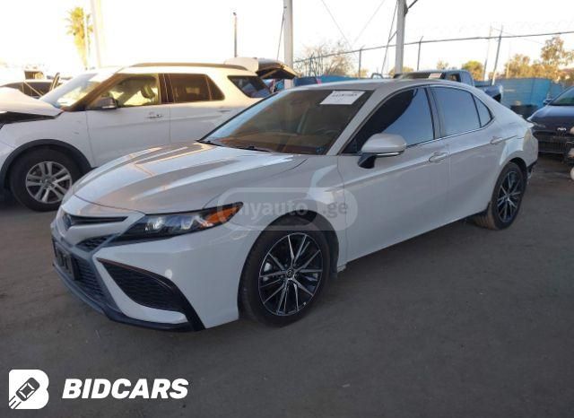 Toyota Camry - фото 2