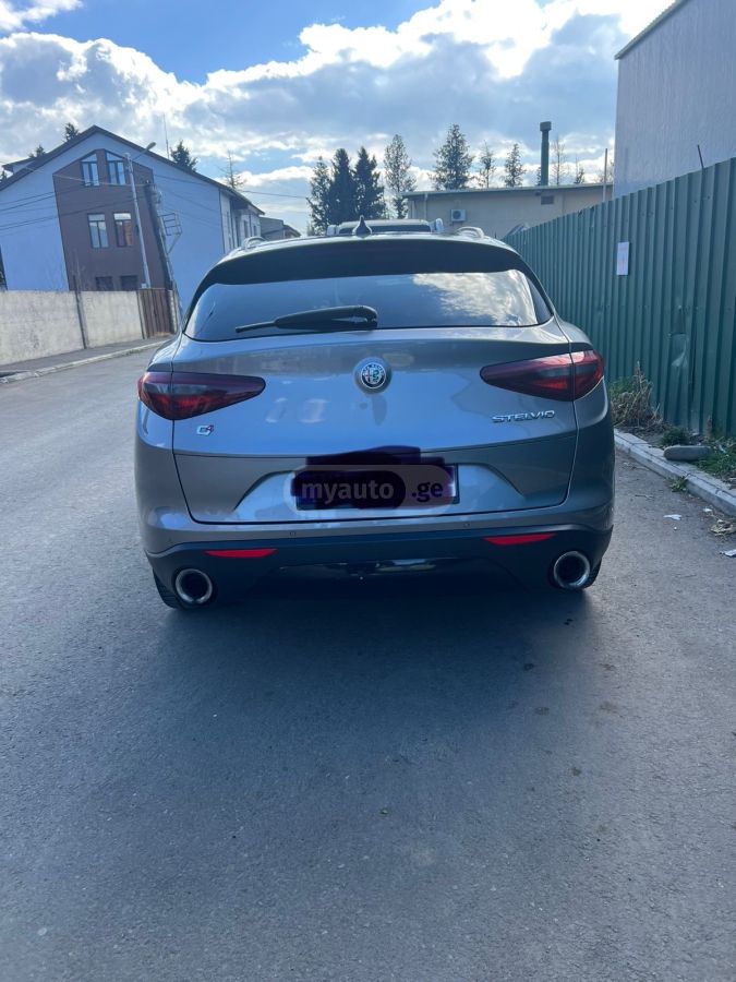 Alfa Romeo Stelvio - фото 3