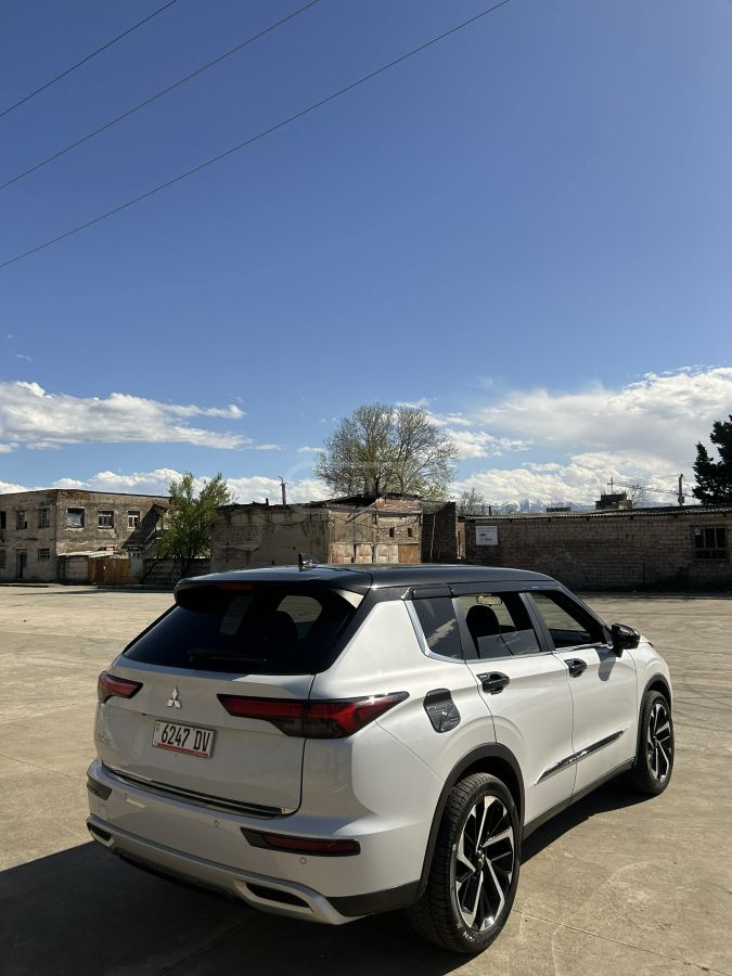 Mitsubishi Outlander - фото 4