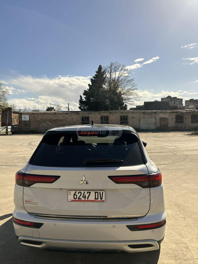 Mitsubishi Outlander - фото 5