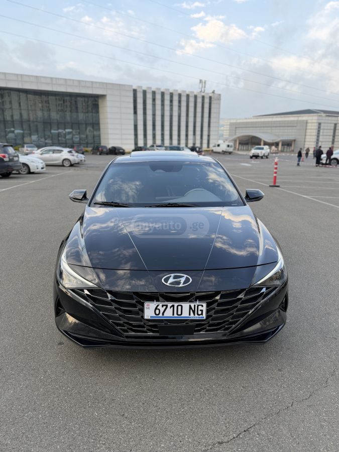 Hyundai Elantra - фото 1