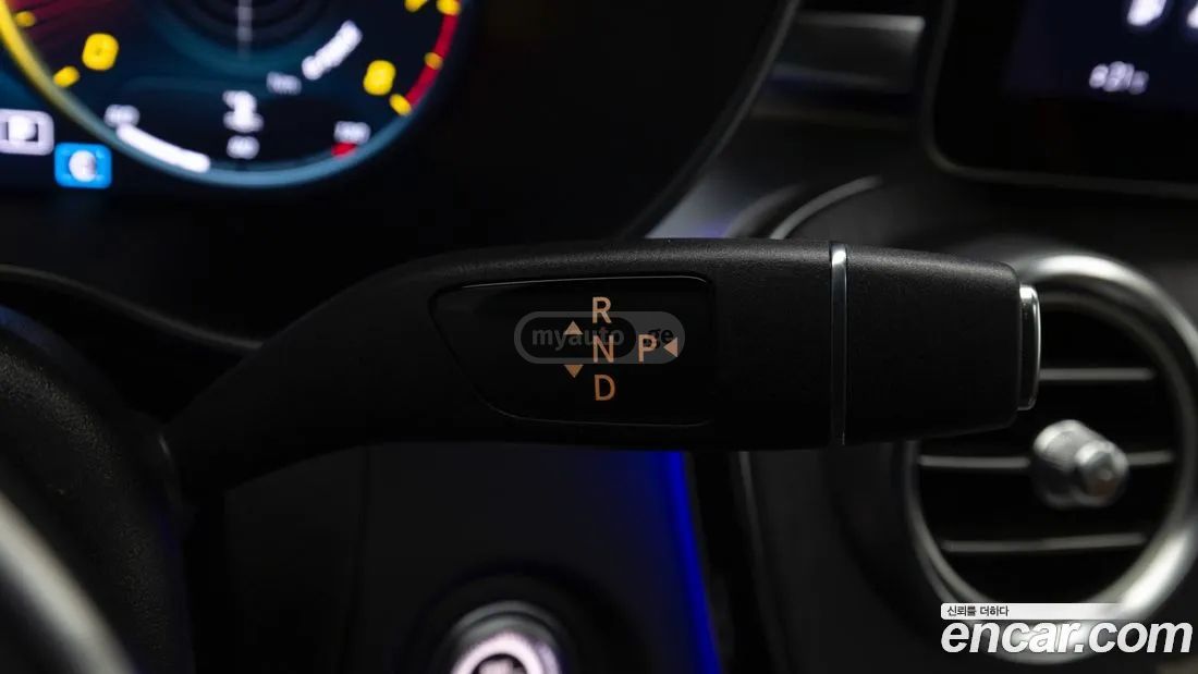 Mercedes-Benz GLC 63 AMG 2022 — миниатюра 9