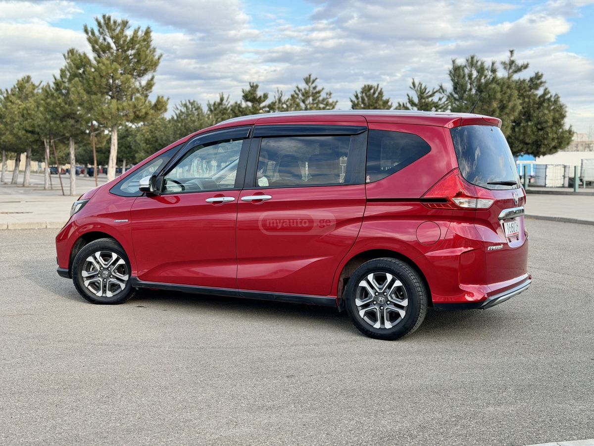Honda Freed - фото 2