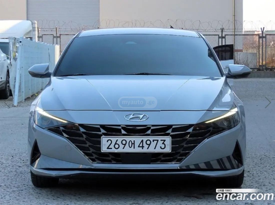 Hyundai Elantra - фото 1