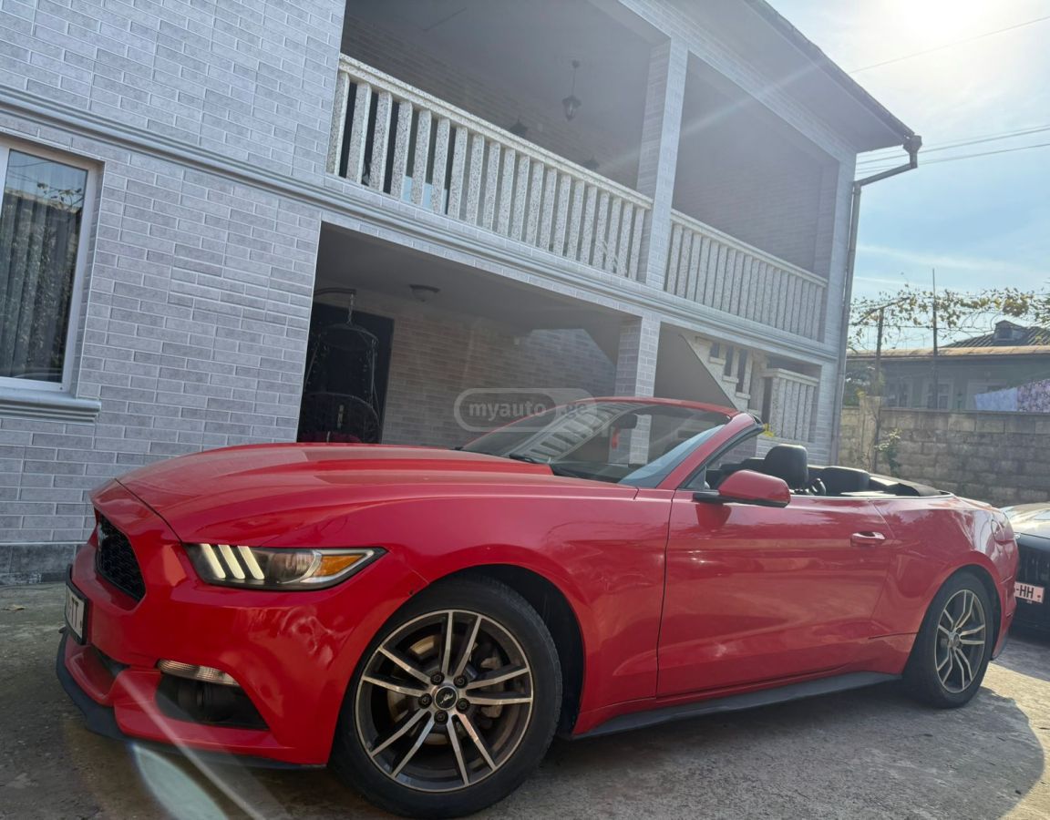 Ford Mustang - фото 1