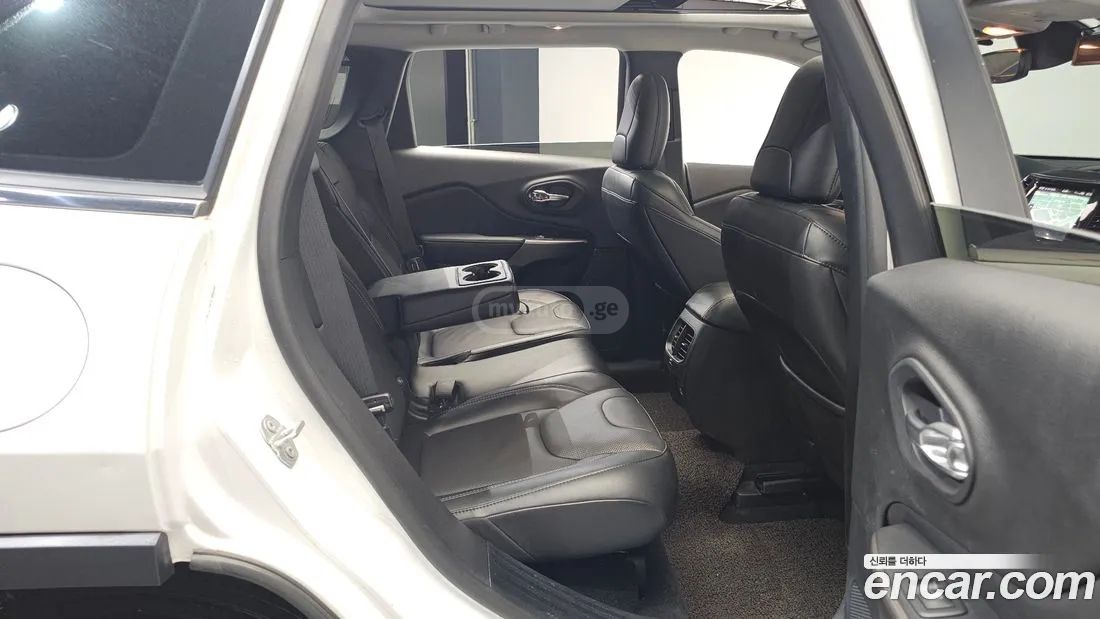 Jeep Cherokee - фото 12