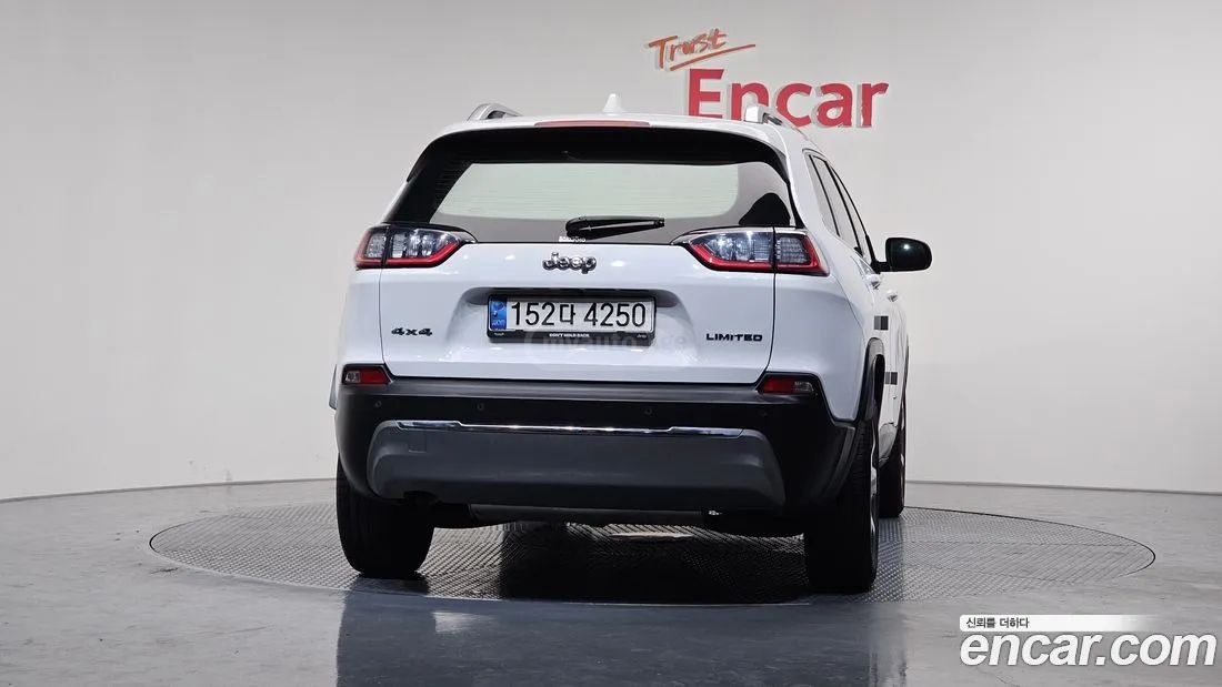 Jeep Cherokee - фото 4