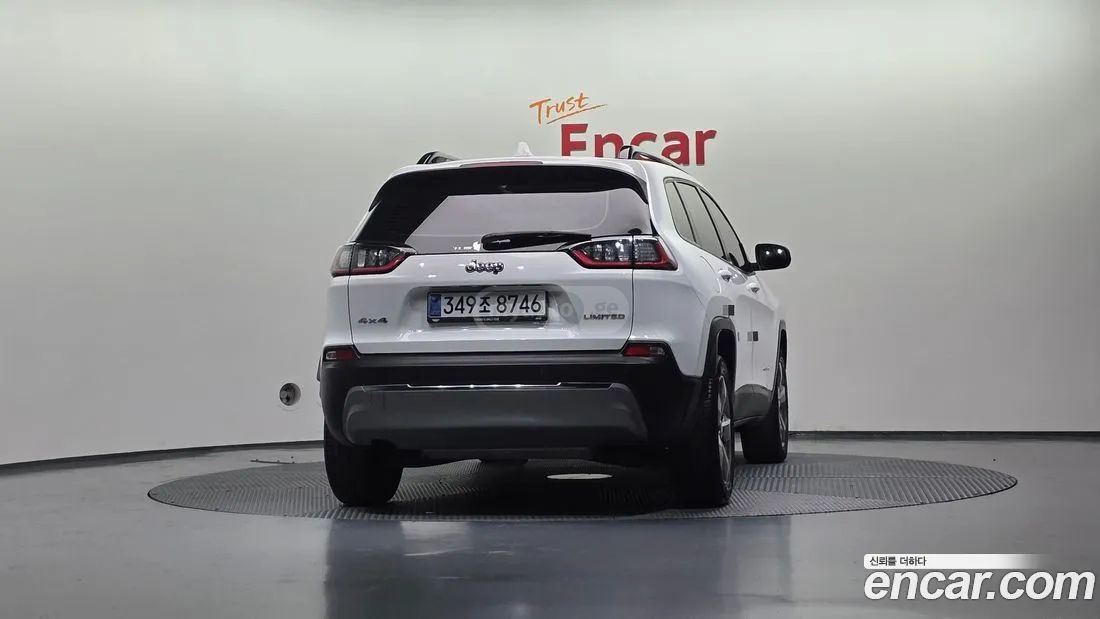 Jeep Cherokee - фото 4