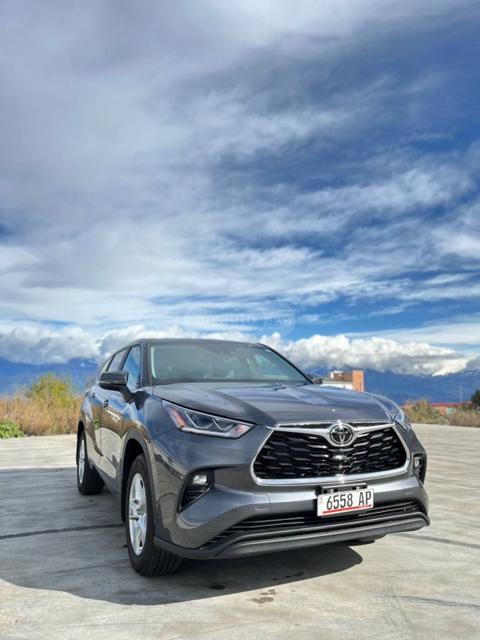 Toyota LE 4dr All-Wheel Drive Automat — миниатюра 1