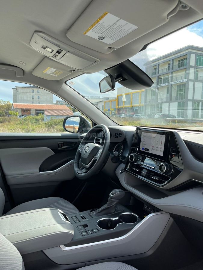 Toyota LE 4dr All-Wheel Drive Automat — миниатюра 10