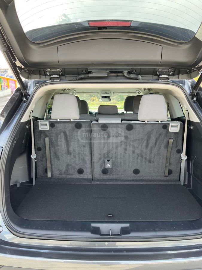 Toyota LE 4dr All-Wheel Drive Automat — миниатюра 15