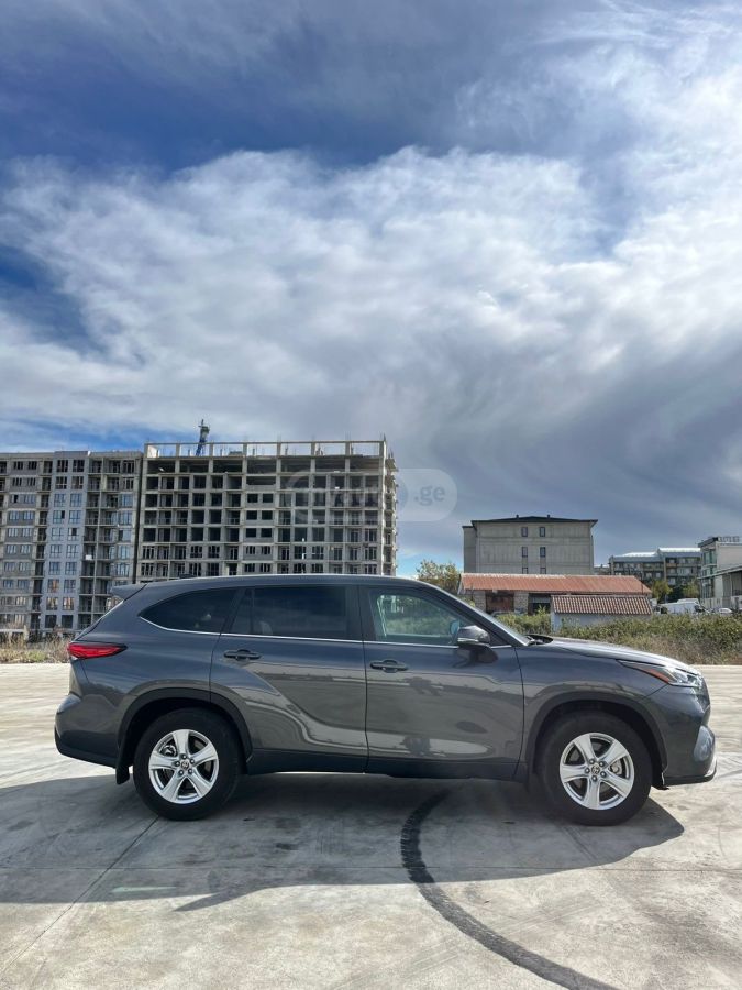 Toyota LE 4dr All-Wheel Drive Automat — миниатюра 4