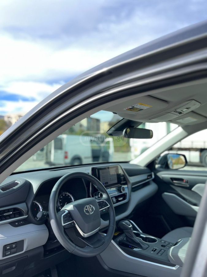 Toyota LE 4dr All-Wheel Drive Automat — миниатюра 8