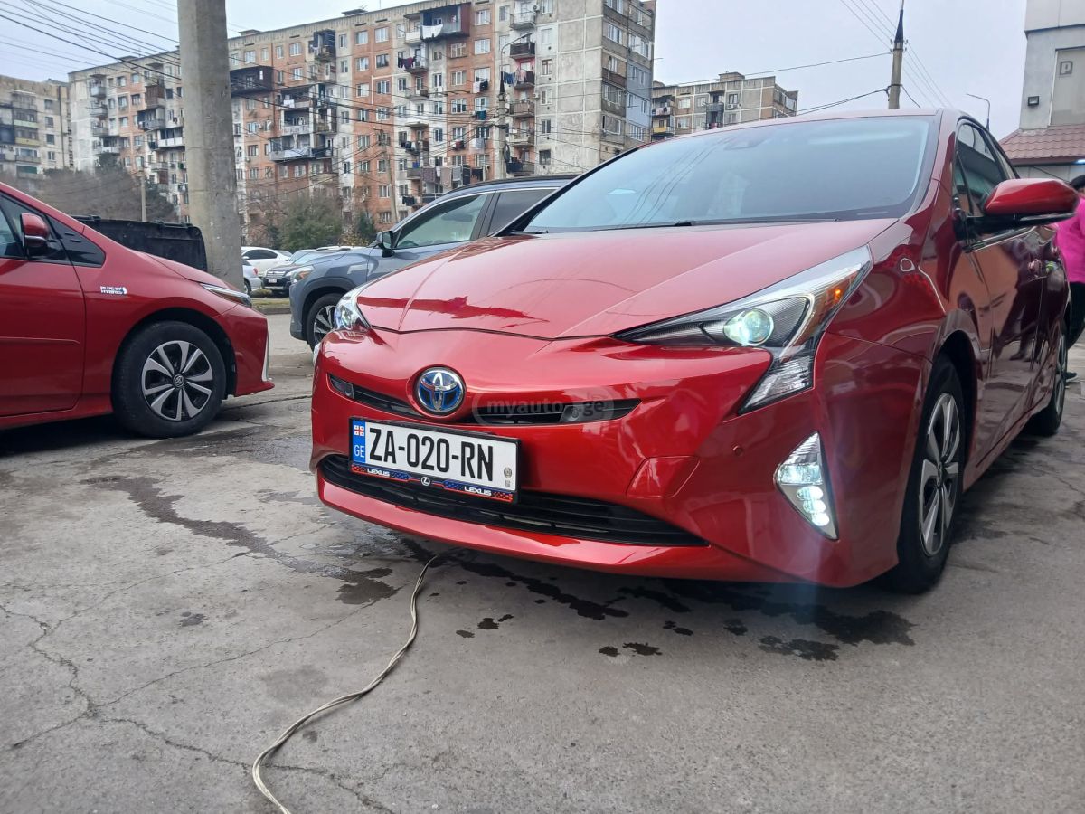 Toyota Prius - фото 1