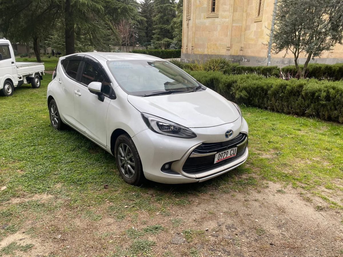 Toyota Aqua - фото 1