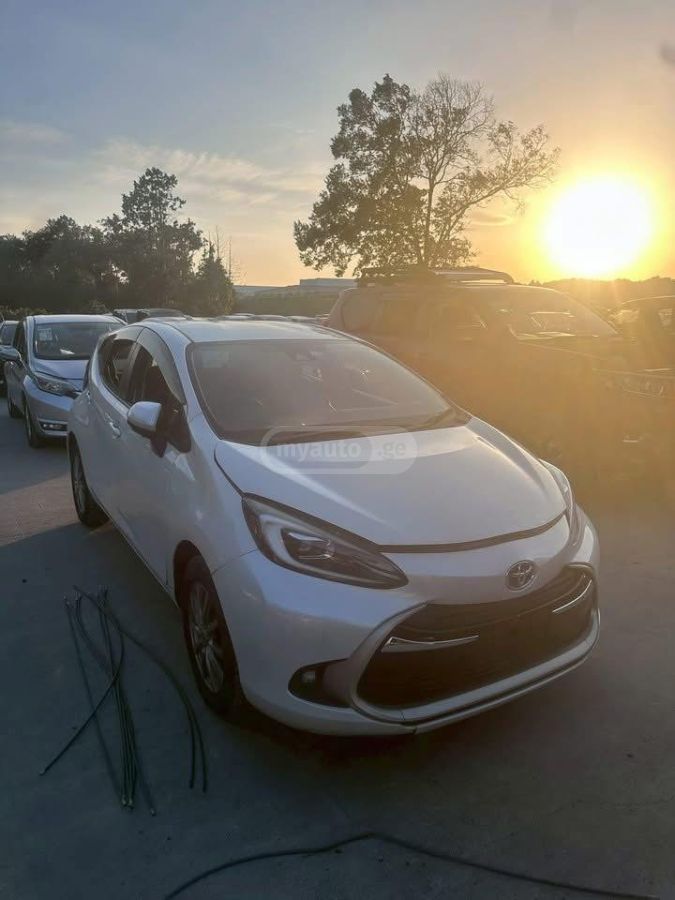 Toyota Aqua - фото 11