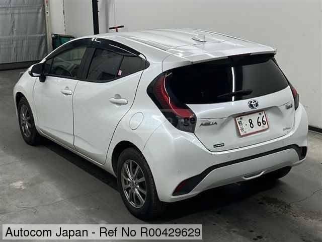 Toyota Aqua - фото 12