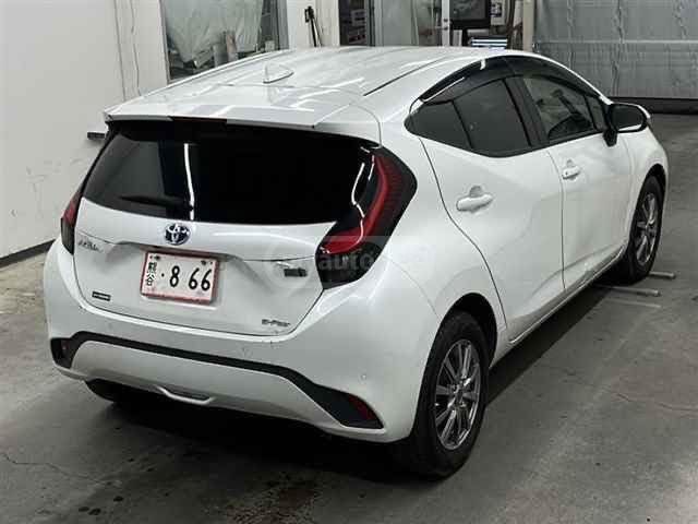 Toyota Aqua - фото 13