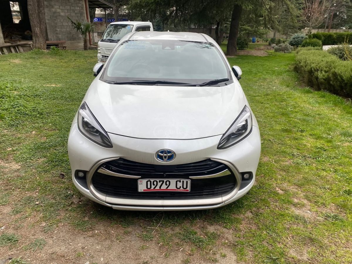 Toyota Aqua - фото 2