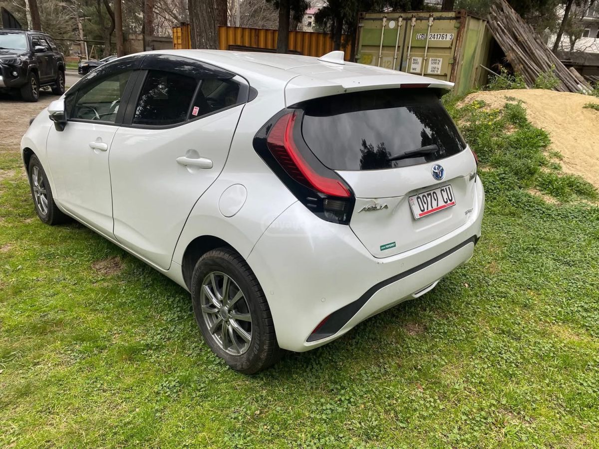 Toyota Aqua - фото 4