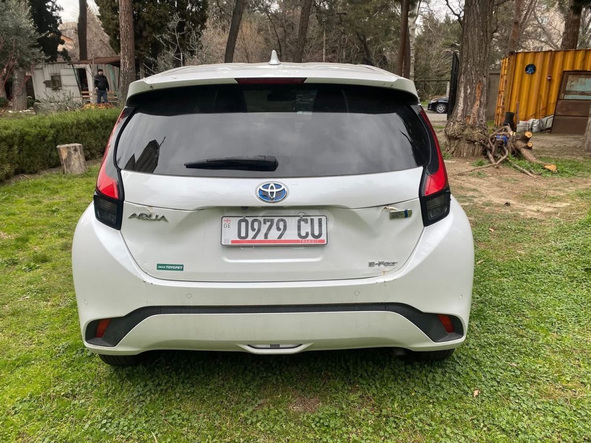 Toyota Aqua - фото 5