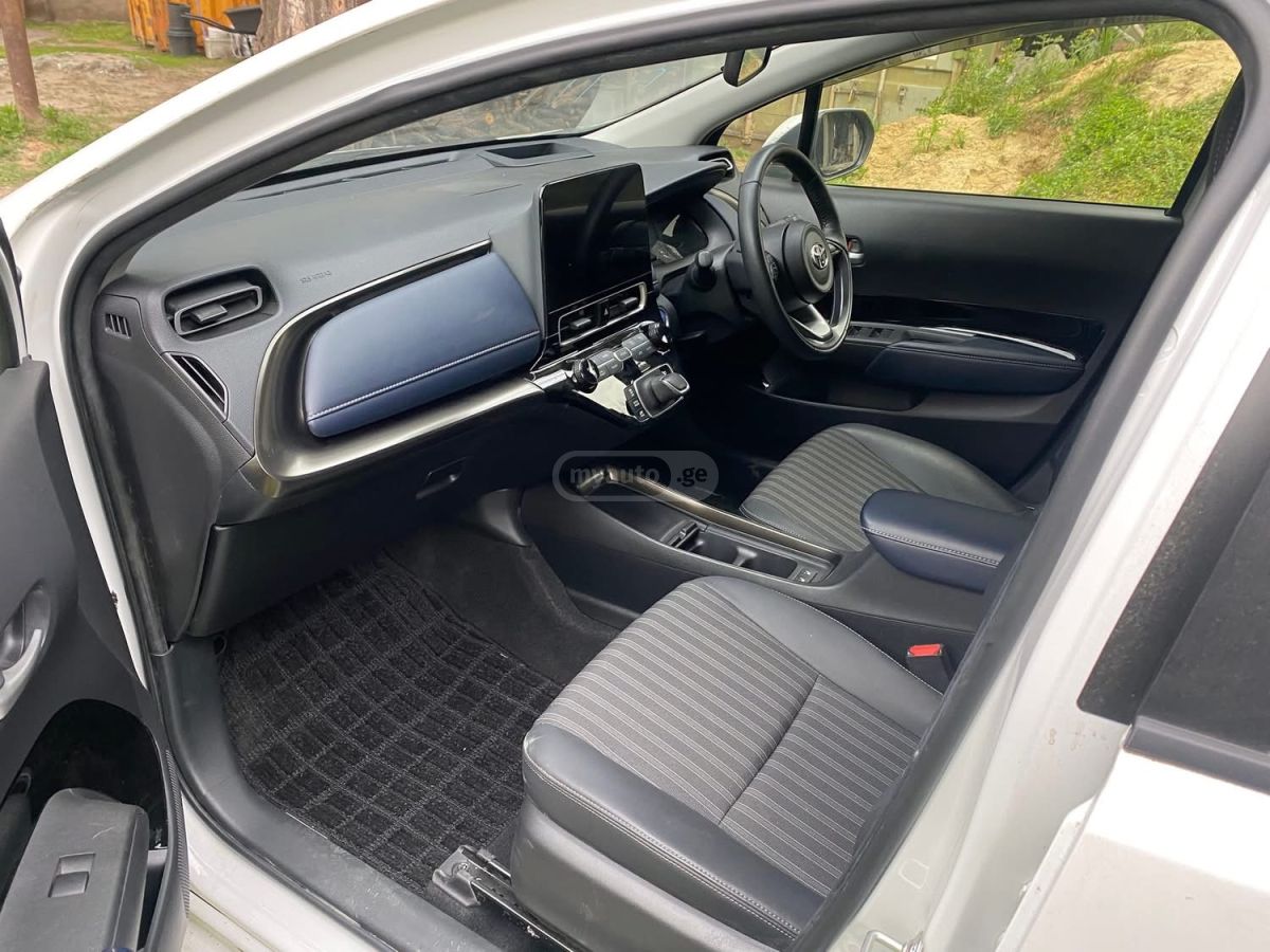 Toyota Aqua - фото 7