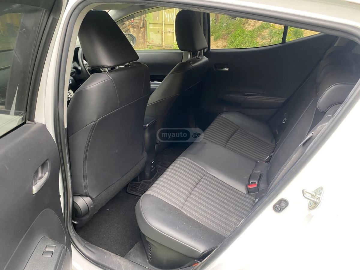 Toyota Aqua - фото 8