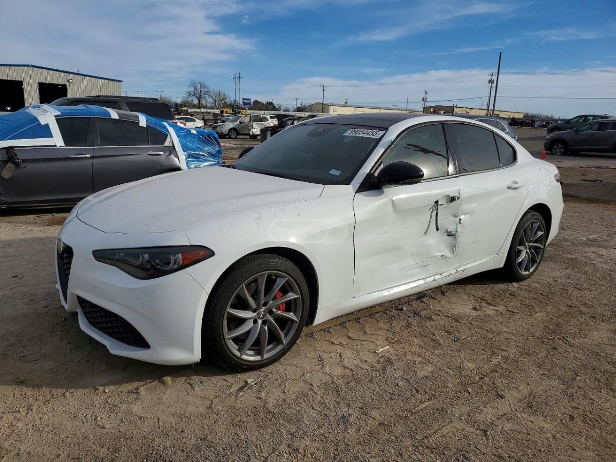 Alfa Romeo Giulia - фото 1