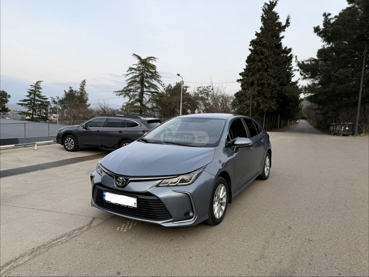 Toyota Corolla - фото 1