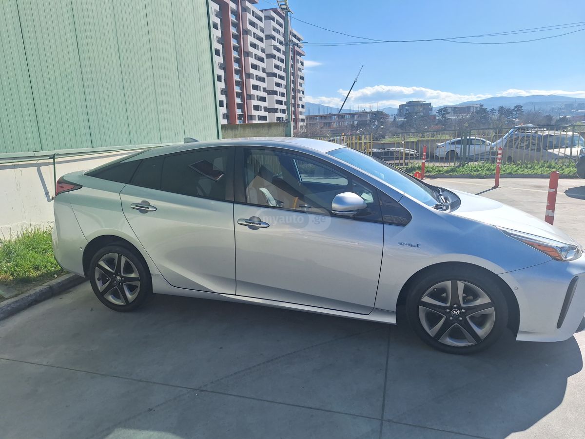 Toyota Prius - фото 1