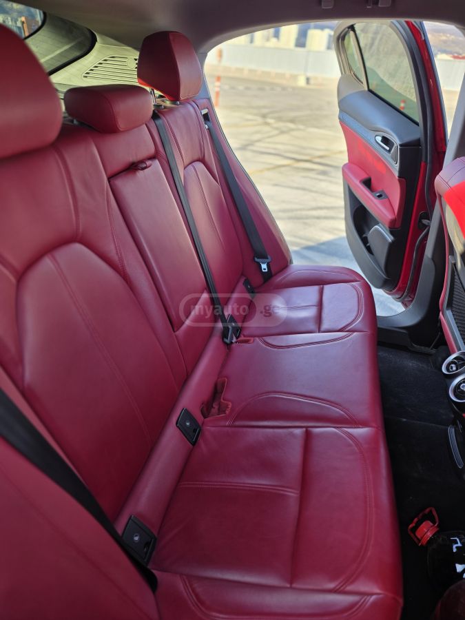 Alfa Romeo Stelvio - фото 13