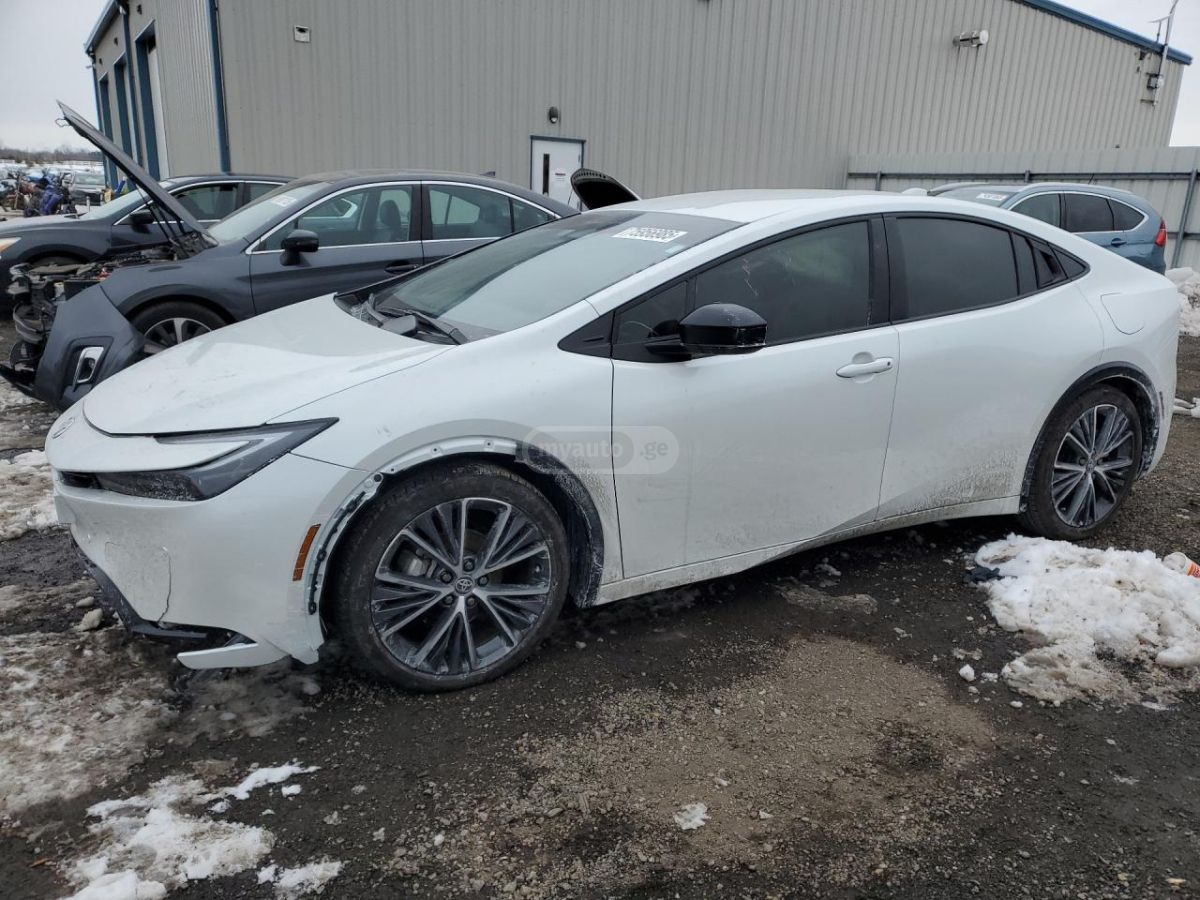 Toyota Prius - фото 1