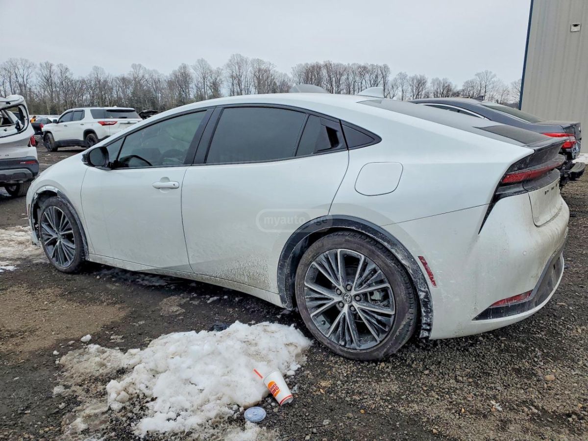 Toyota Prius - фото 2