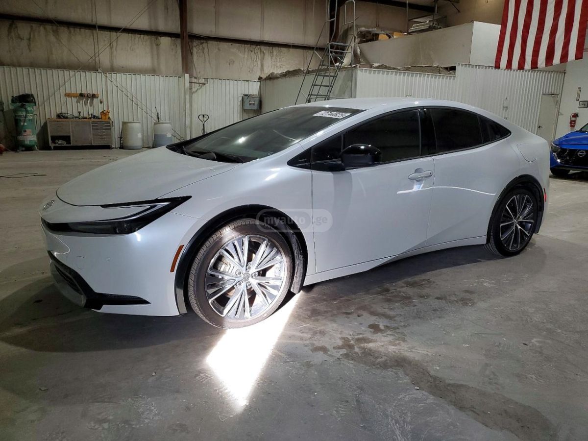 Toyota Prius - фото 1