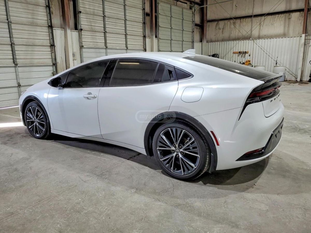 Toyota Prius - фото 2