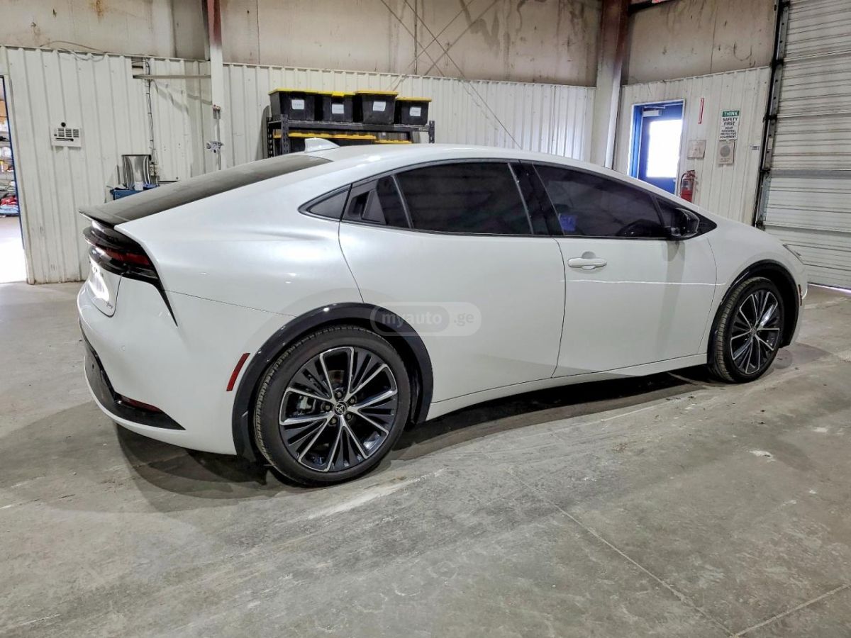 Toyota Prius - фото 3