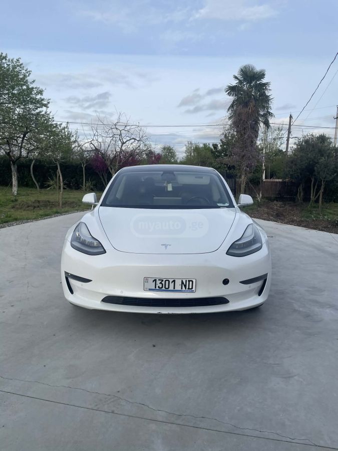 Tesla Model 3 - фото 1
