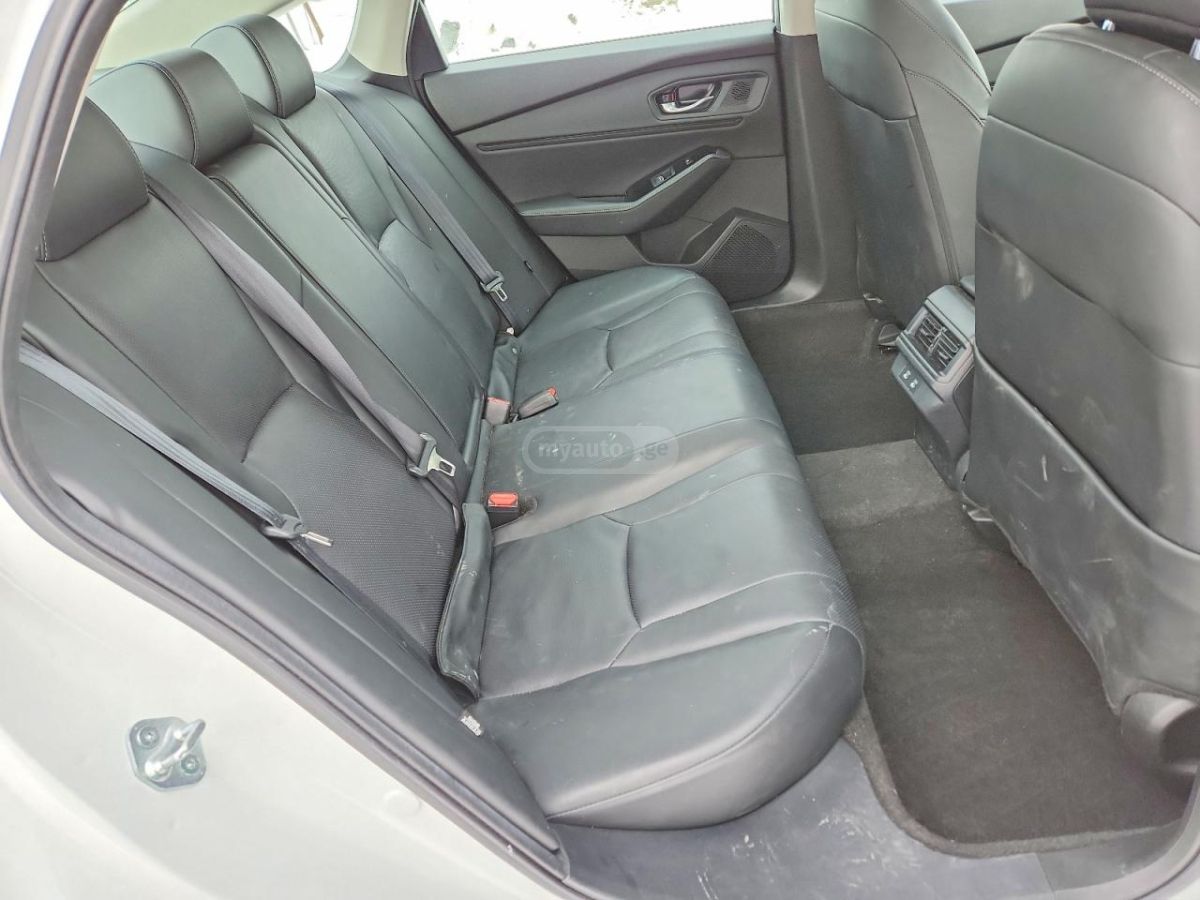 Honda Touring w/o BSI 4dr Sedan CVT — миниатюра 10