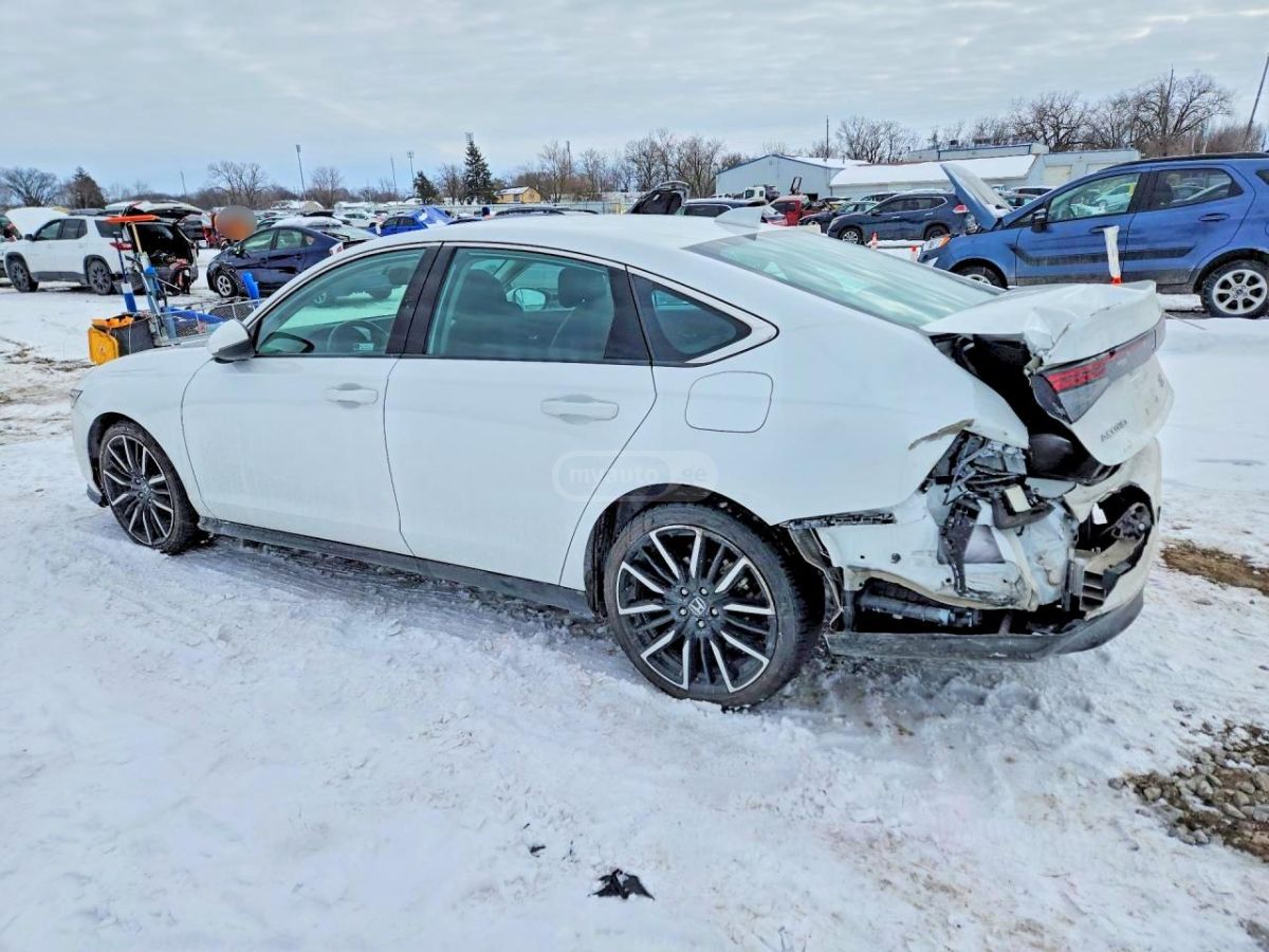 Honda Touring w/o BSI 4dr Sedan CVT — миниатюра 2