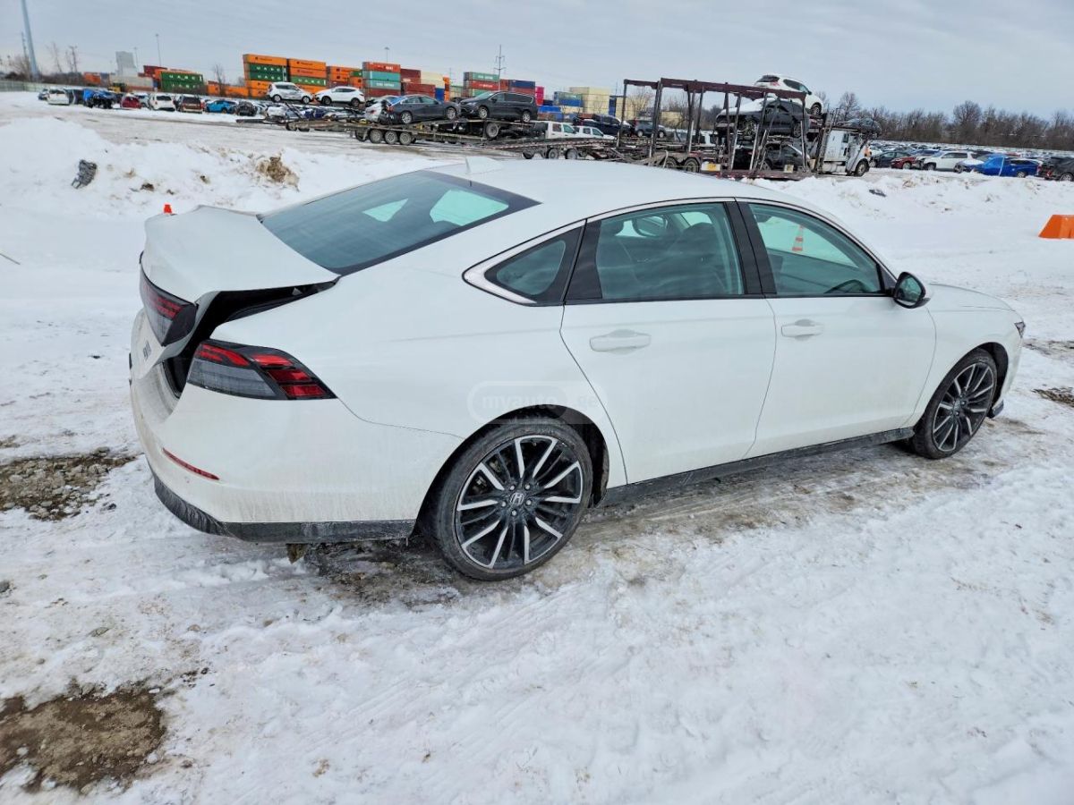 Honda Touring w/o BSI 4dr Sedan CVT — миниатюра 3