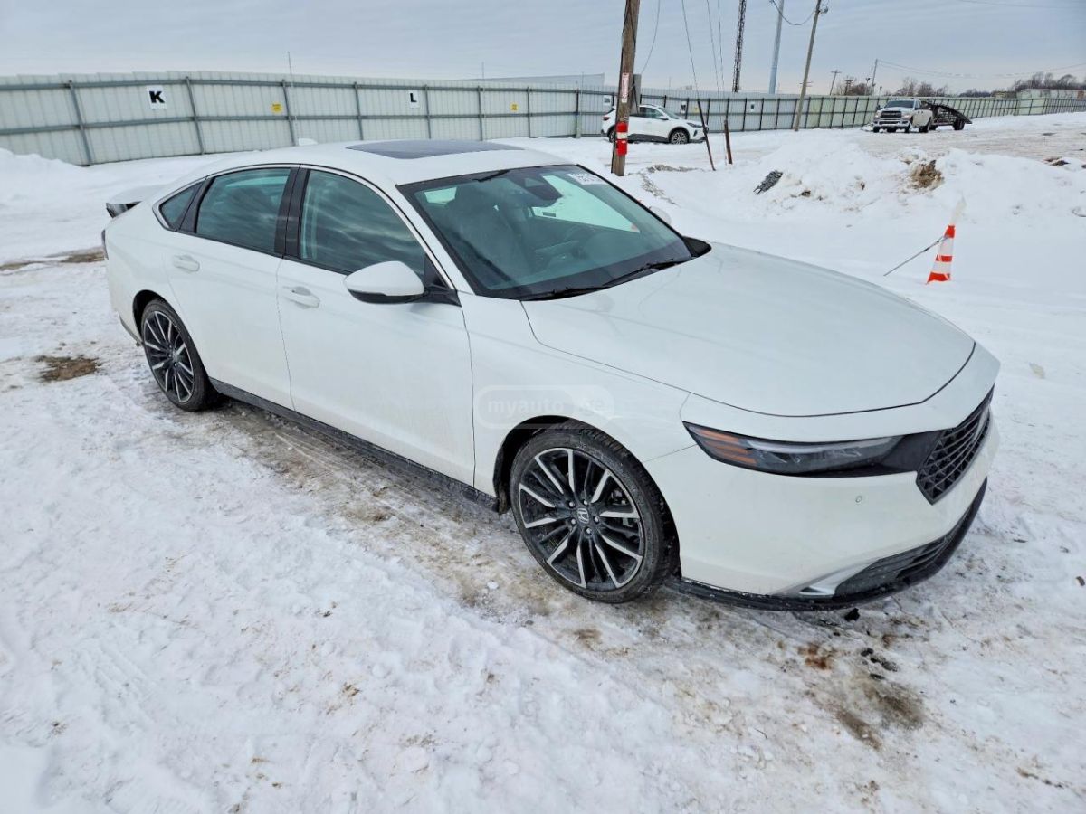 Honda Touring w/o BSI 4dr Sedan CVT — миниатюра 4