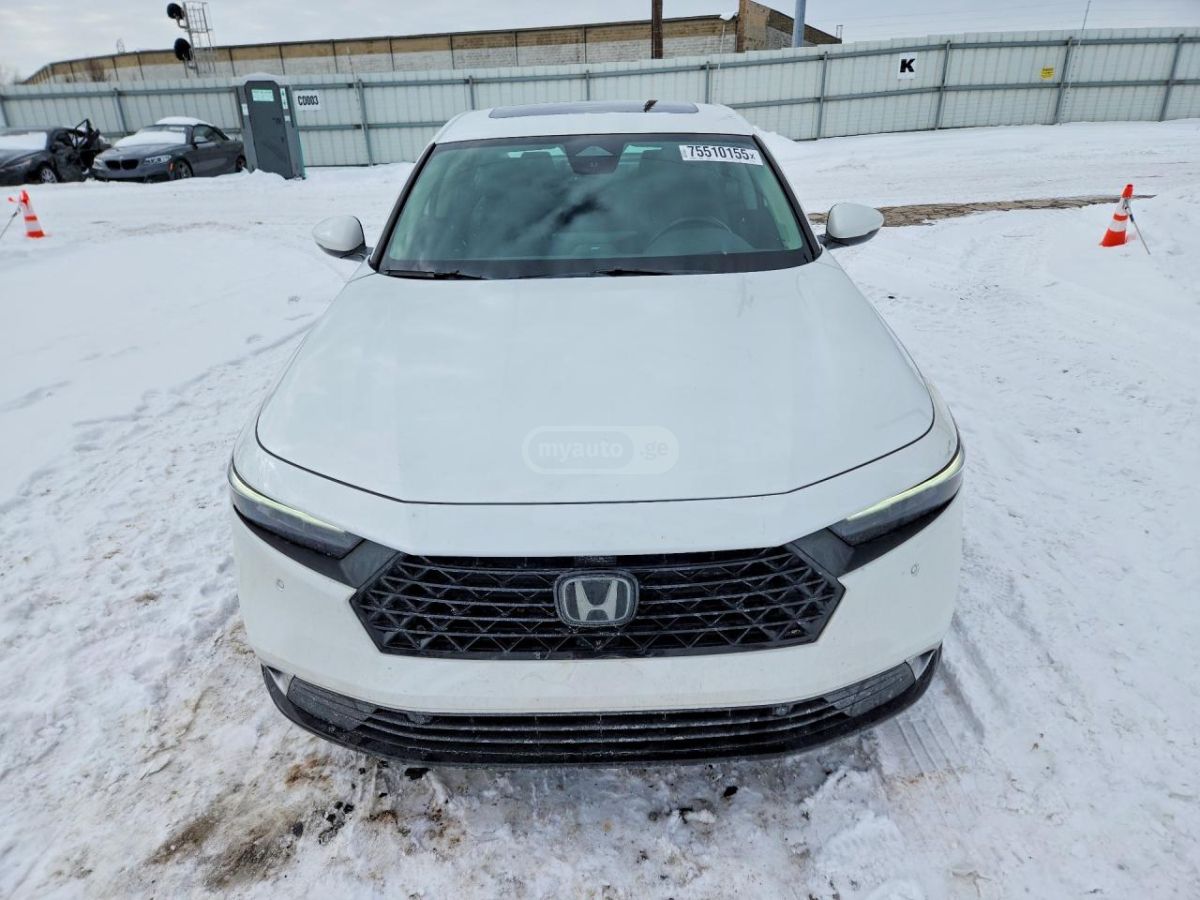 Honda Touring w/o BSI 4dr Sedan CVT — миниатюра 5